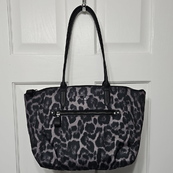Michael Kors - Picture 1 of 11